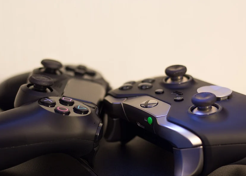Console Controllers are More Comfortable - PC Gaming vs Console Gaming